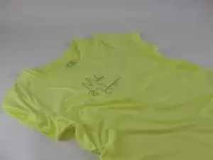 Ein Loch in einem gestrickten Stoff reparieren