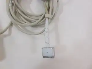 Wie repariert man den Apple MagSafe2 Power Adapter?