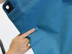 Riss in einem Campingstuhl reparieren