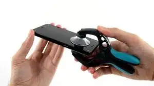 No glass sealing will keep us out of this phone. With the screws out of the way, it's time to turn up the heat. The <a href="../../home/unavailable_offline?url=/products/isclack" target="_blank" class="product-link">iSclack</a> pops the Fire Phone open without any <a href="../../home/external_content?url=http%3A//youtu.be/NFgx5MY72Dk" rel="nofollow noopener noreferrer" target="_blank">trouble</a>.