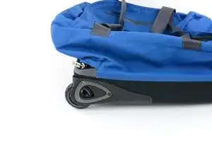Ein Rad an einem Patagonia-Rollengepäck ersetzen
