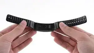 "Hey, does this watch have an easily removable band like the Gear 2?"