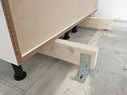 Two island support brackets